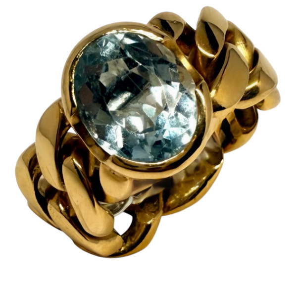 Sortija de oro amarillo y aguamarina