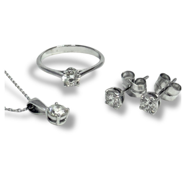 Conjunto de Solitario, Pendientes  y Colgante 1,40cts